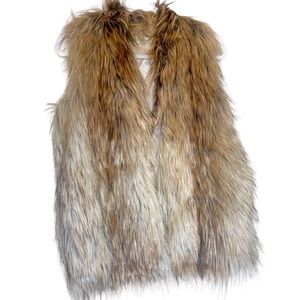 🛍️Limited Offer🛍️ GRACE AND LACE Blonde Plush Faux Fur Vest Long Fur Vest NWT